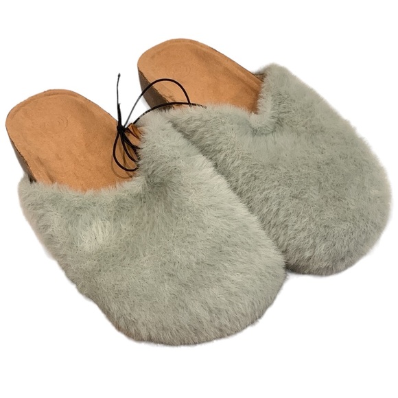 Fuzzy Slippers Green Snug Faux Suede Slip-on - Picture 1 of 4
